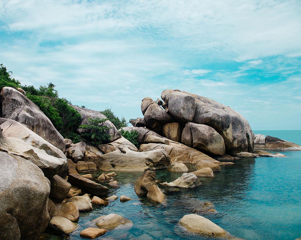 A picture of a rocky oceanside.